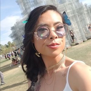 Hey! Come check out Cindy’s closet :) 👖🧦👡